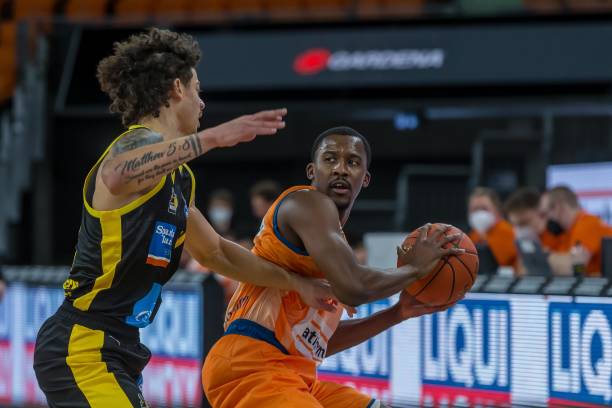 属于恩瓦内 属于恩瓦内