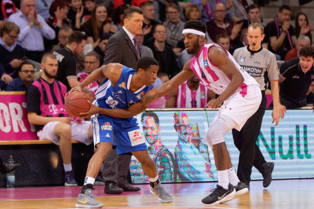 同育有三个 同育有三个